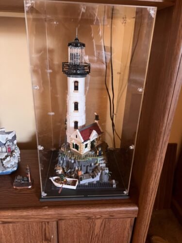 Transparent Acrylic Box Ring Led Lights Dust Cover Box Cartoon Figure Display Car Model Storage Box Collections Model Showcase photo review