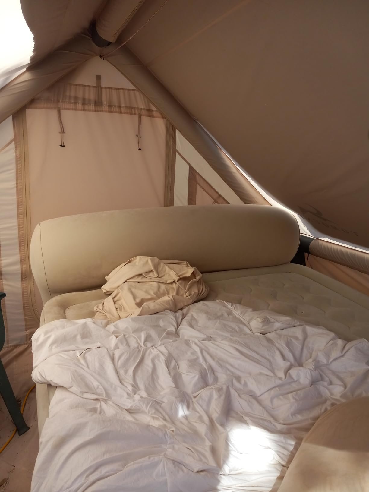 Intex 64447ED Dura-Beam Deluxe Ultra Plush Air Mattress with Headboard: Fiber-Tech – Queen Size – Built-in Electric Pump – 18in Bed Height – 600lb Weight Capacity photo review