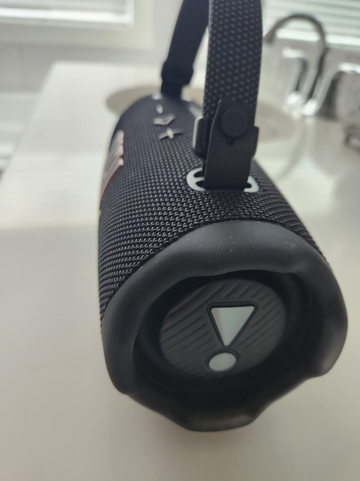 JBL Charge 6 - Portable Waterproof & Drop-Proof Bluetooth Speaker. Bold Pro Sound with AI Sound Boost. 28Hrs of Playtime. Built-in powerbank & Comes with a Sturdy/Removable Carrying Strap (Black) photo review