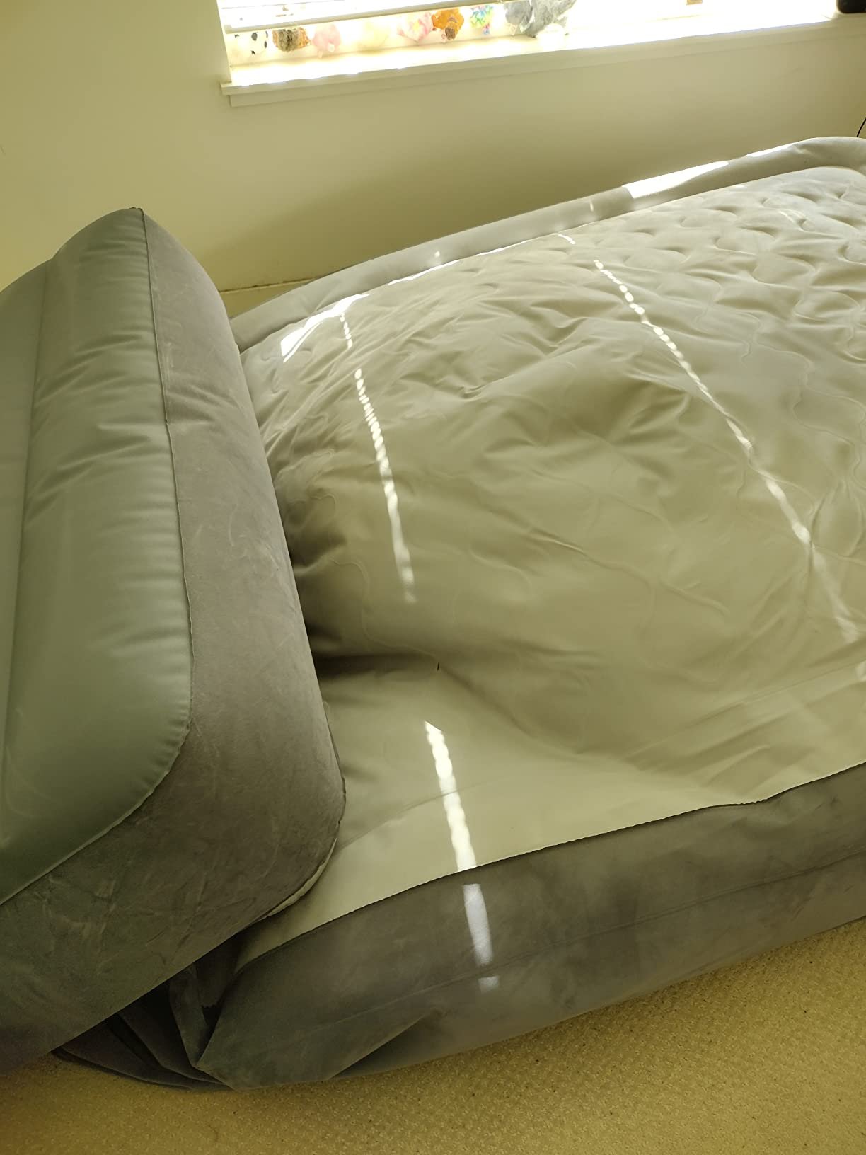 Intex 64447ED Dura-Beam Deluxe Ultra Plush Air Mattress with Headboard: Fiber-Tech – Queen Size – Built-in Electric Pump – 18in Bed Height – 600lb Weight Capacity photo review