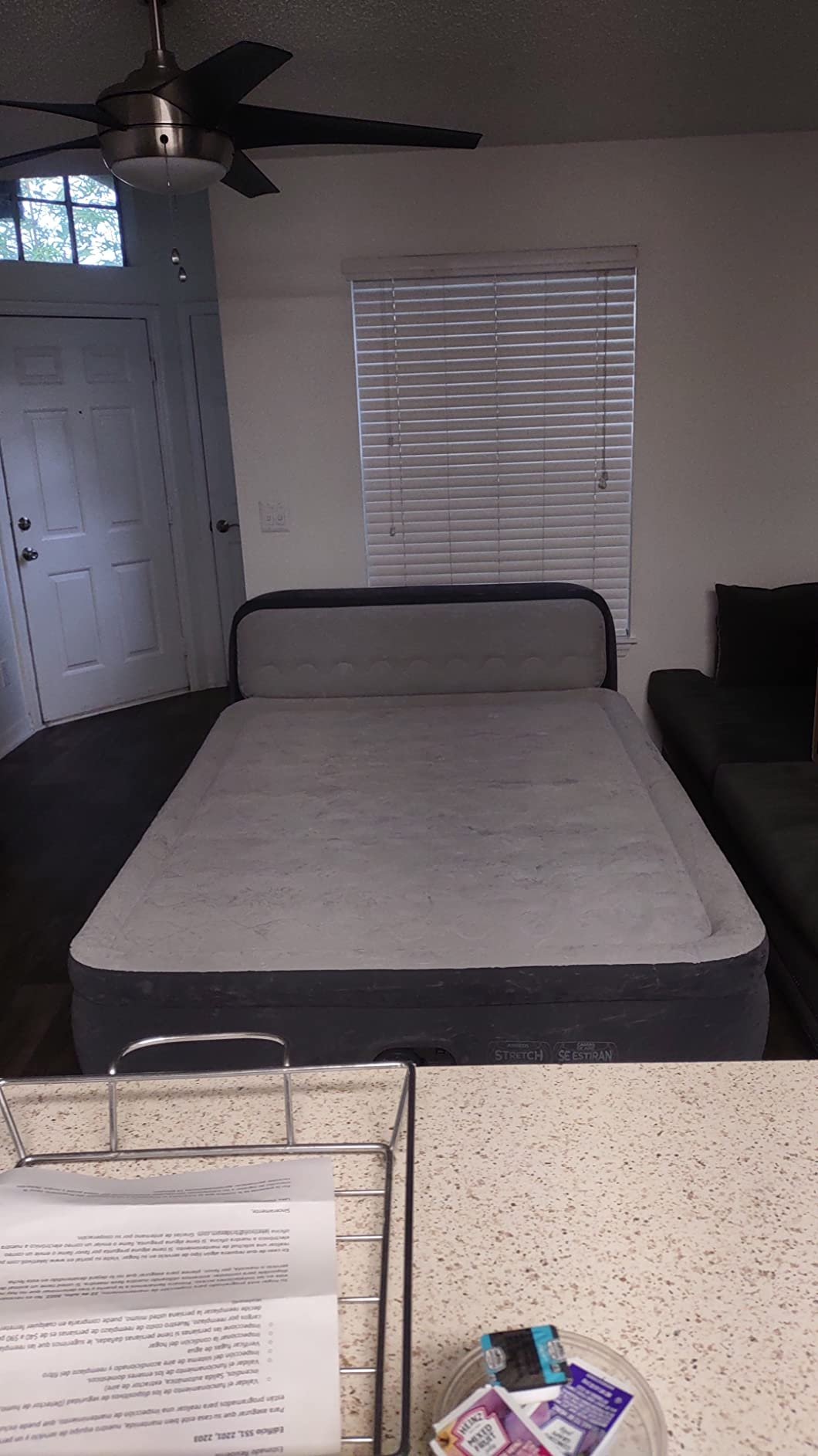 Intex 64447ED Dura-Beam Deluxe Ultra Plush Air Mattress with Headboard: Fiber-Tech – Queen Size – Built-in Electric Pump – 18in Bed Height – 600lb Weight Capacity photo review