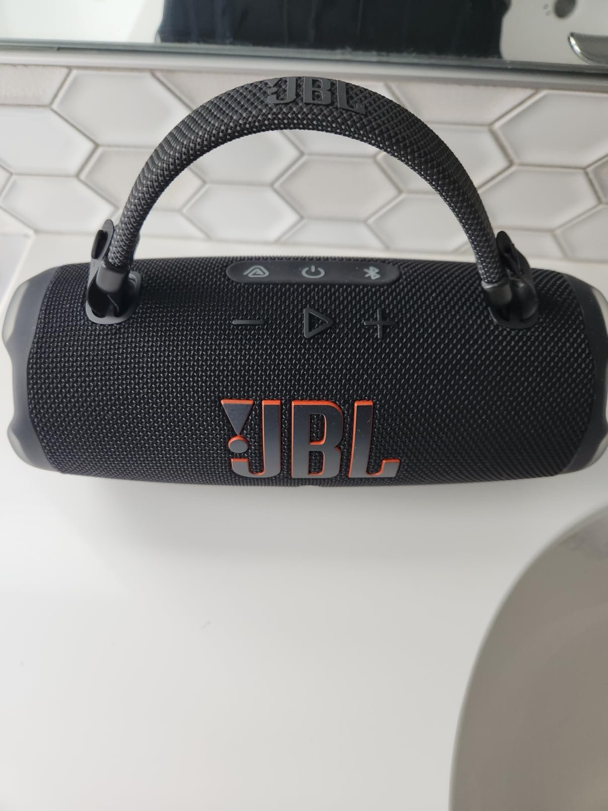 JBL Charge 6 - Portable Waterproof & Drop-Proof Bluetooth Speaker. Bold Pro Sound with AI Sound Boost. 28Hrs of Playtime. Built-in powerbank & Comes with a Sturdy/Removable Carrying Strap (Black) photo review
