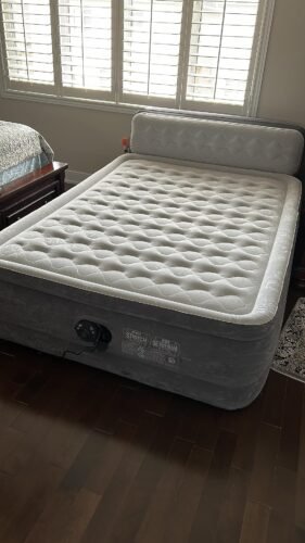 Intex 64447ED Dura-Beam Deluxe Ultra Plush Air Mattress with Headboard: Fiber-Tech – Queen Size – Built-in Electric Pump – 18in Bed Height – 600lb Weight Capacity photo review