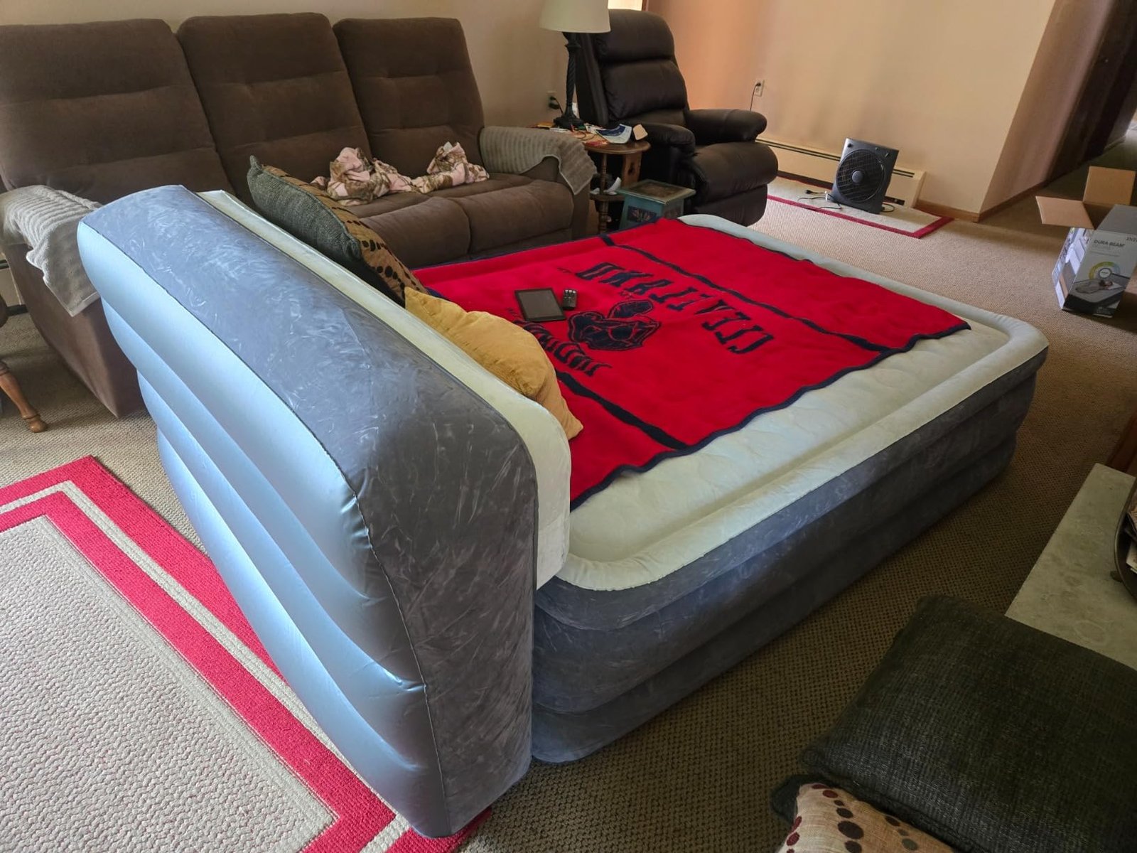 Intex 64447ED Dura-Beam Deluxe Ultra Plush Air Mattress with Headboard: Fiber-Tech – Queen Size – Built-in Electric Pump – 18in Bed Height – 600lb Weight Capacity photo review