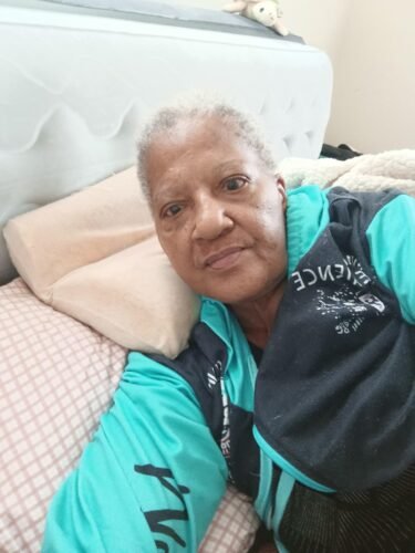 Intex 64447ED Dura-Beam Deluxe Ultra Plush Air Mattress with Headboard: Fiber-Tech – Queen Size – Built-in Electric Pump – 18in Bed Height – 600lb Weight Capacity photo review