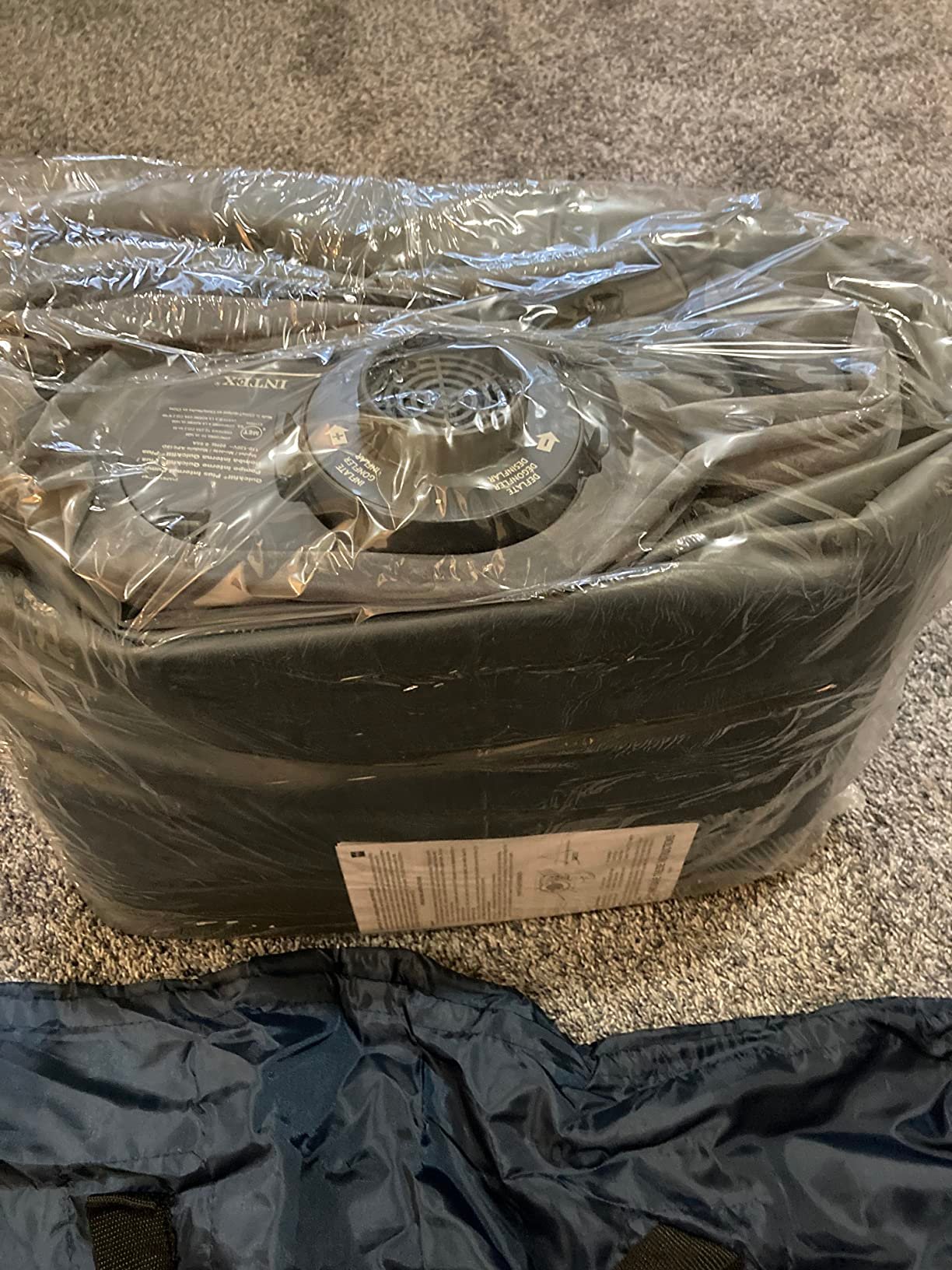 Intex 64447ED Dura-Beam Deluxe Ultra Plush Air Mattress with Headboard: Fiber-Tech – Queen Size – Built-in Electric Pump – 18in Bed Height – 600lb Weight Capacity photo review