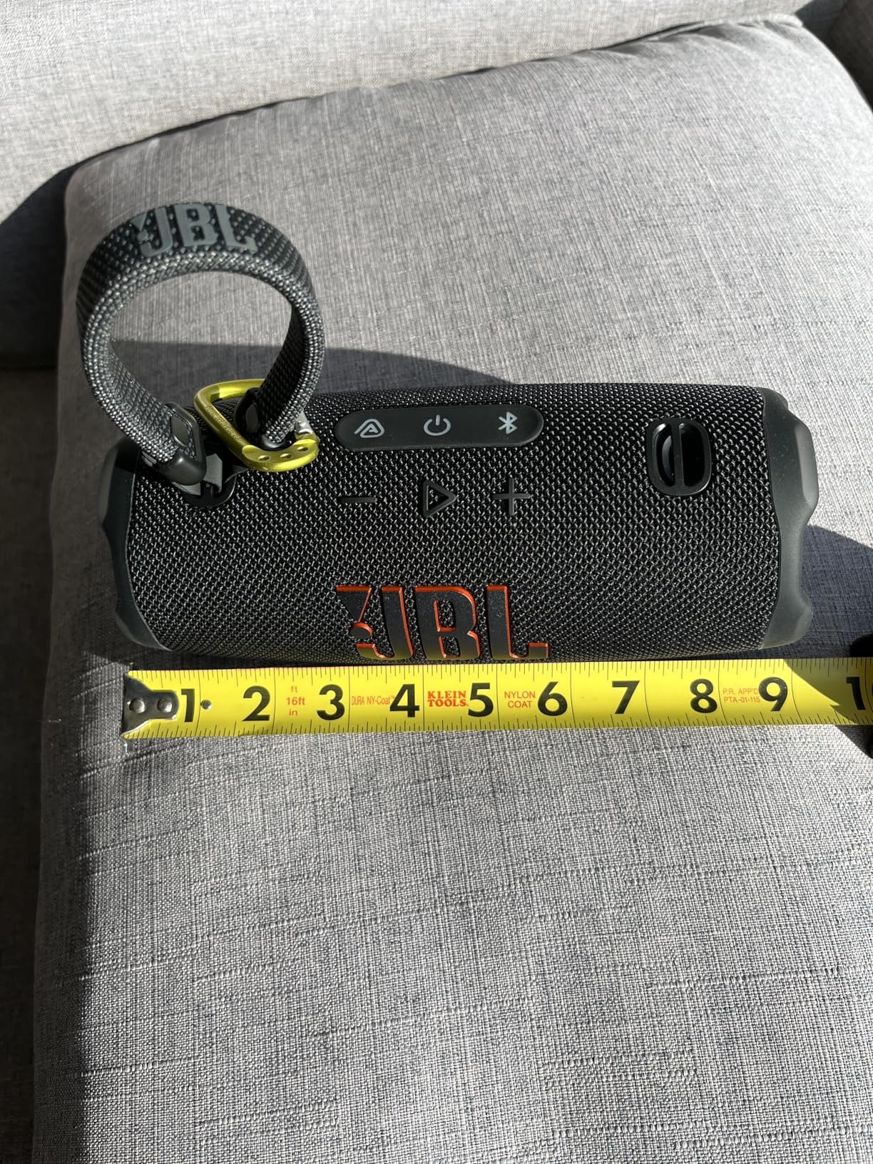 JBL Charge 6 - Portable Waterproof & Drop-Proof Bluetooth Speaker. Bold Pro Sound with AI Sound Boost. 28Hrs of Playtime. Built-in powerbank & Comes with a Sturdy/Removable Carrying Strap (Black) photo review