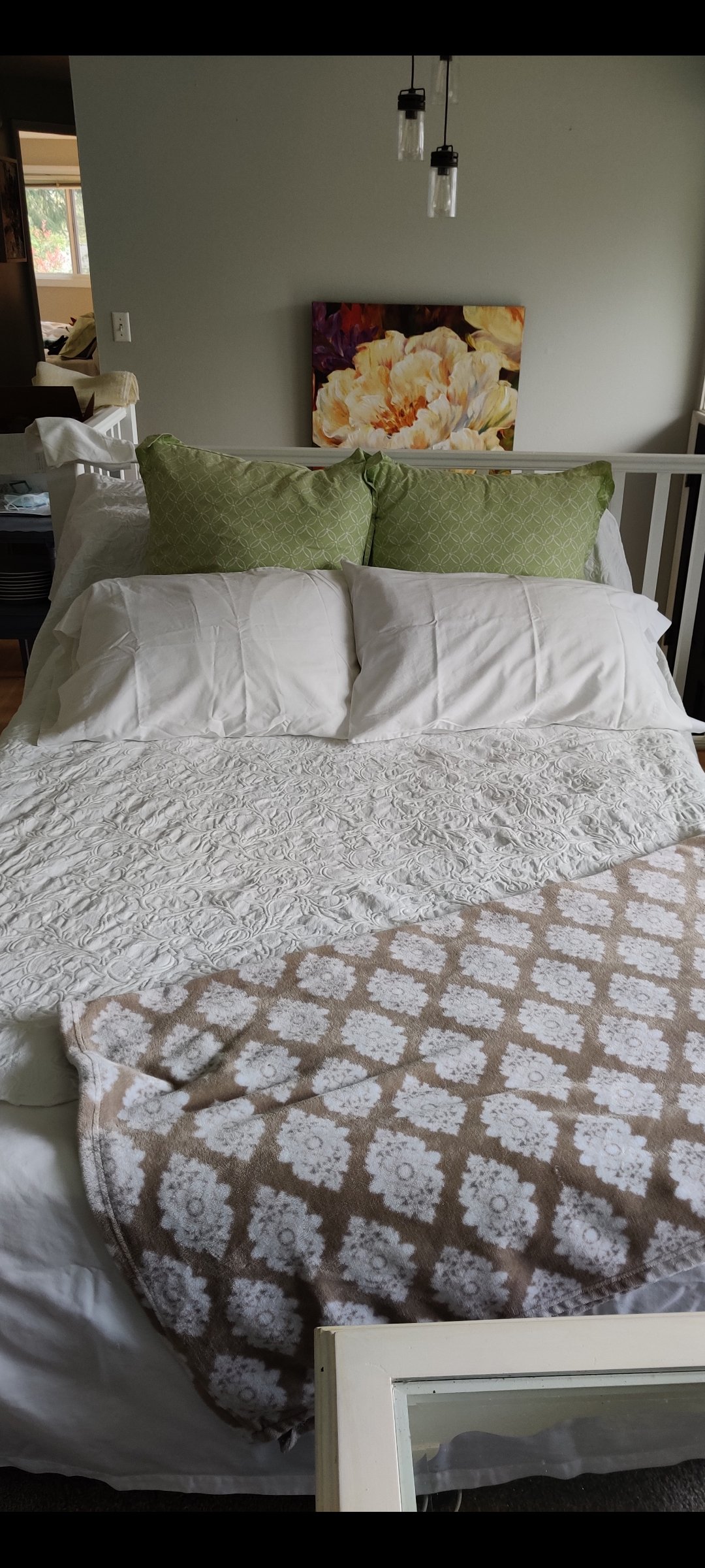 Intex 64447ED Dura-Beam Deluxe Ultra Plush Air Mattress with Headboard: Fiber-Tech – Queen Size – Built-in Electric Pump – 18in Bed Height – 600lb Weight Capacity photo review