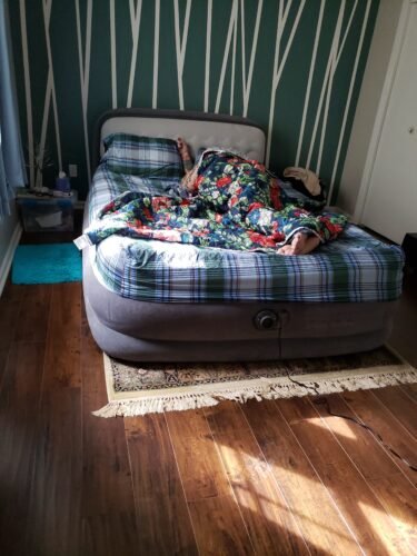 Intex 64447ED Dura-Beam Deluxe Ultra Plush Air Mattress with Headboard: Fiber-Tech – Queen Size – Built-in Electric Pump – 18in Bed Height – 600lb Weight Capacity photo review