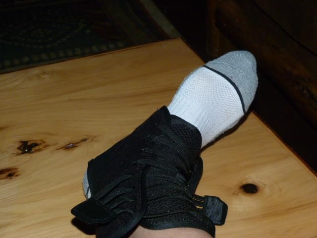 Quick Lace Up Ankle Brace with Side Stabilizing Pads. Slim Fit Ankle Support Brace. Adjustable & Breathable Ankle Support for Men Women. Ankle Stabilizer for Sprain.Injury Recovery.Sports.XL photo review