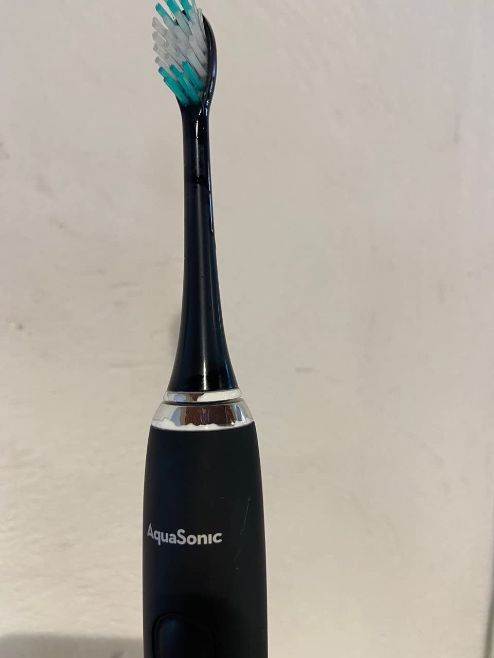 Aquasonic Black Series Ultra Whitening Toothbrush – ADA Accepted Electric Toothbrush- 8 Brush Heads & Travel Case – 40.000 VPM Electric Motor & Wireless Charging - 4 Modes w Smart Timer photo review