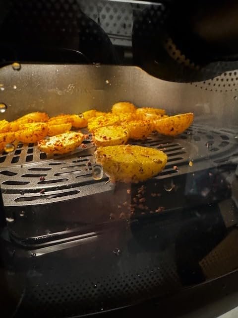 Philips 2000 Series Airfryer - RapidAir Technology. 13-in-1 Ways to Cook. 4.4QT Capacity. Healthier Meals Up to 90% Less Fat. Easy to Clean. Dishwasher Safe. Touchscreen Control. HomeID App (NA221/00) photo review