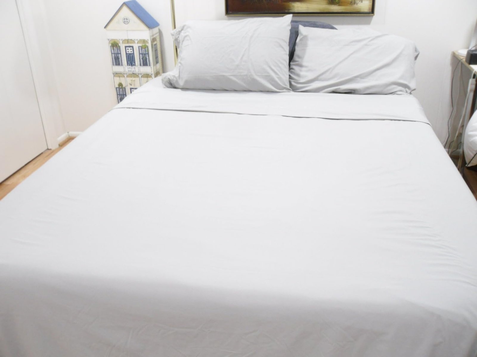 Queen Size 4 Piece Sheet Set - Comfy Breathable & Cooling Bed Sheets Set - Hotel Luxury Bedding for Women. Men. Kids. Teens. Boys & Girls - Deep Pockets. Soft and Wrinkle Free - Oeko-Tex - Dark Grey photo review