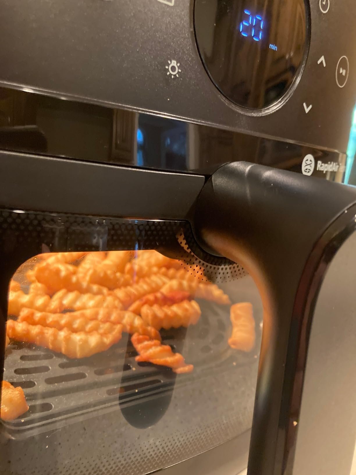 Philips 2000 Series Airfryer - RapidAir Technology. 13-in-1 Ways to Cook. 4.4QT Capacity. Healthier Meals Up to 90% Less Fat. Easy to Clean. Dishwasher Safe. Touchscreen Control. HomeID App (NA221/00) photo review