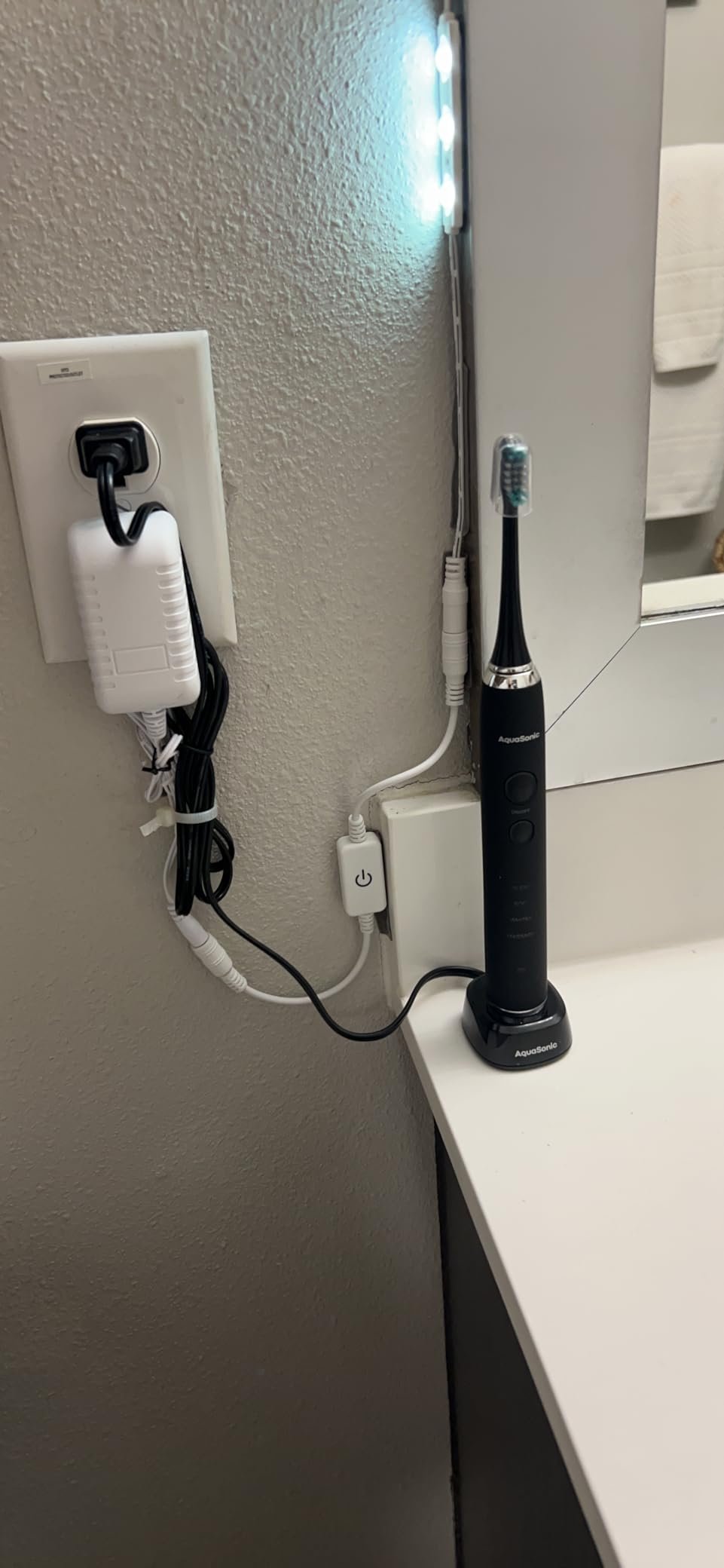 Aquasonic Black Series Ultra Whitening Toothbrush – ADA Accepted Electric Toothbrush- 8 Brush Heads & Travel Case – 40.000 VPM Electric Motor & Wireless Charging - 4 Modes w Smart Timer photo review