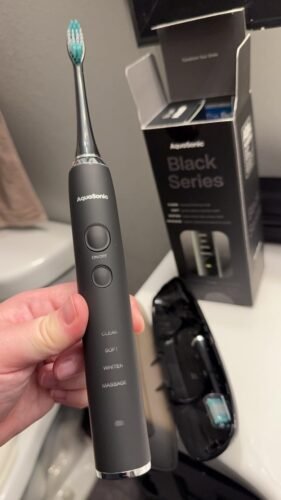 Aquasonic Black Series Ultra Whitening Toothbrush – ADA Accepted Electric Toothbrush- 8 Brush Heads & Travel Case – 40.000 VPM Electric Motor & Wireless Charging - 4 Modes w Smart Timer photo review