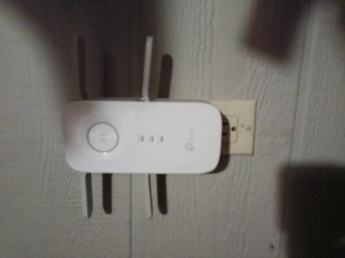 TP-Link WiFi Extender with Ethernet Port. Dual Band 5GHz/2.4GHz. Up to 44% More Bandwidth Than Single Band. Covers Up to 1200 Sq.ft and 30 Devices. Signal Booster Amplifier Supports OneMesh(RE220) photo review