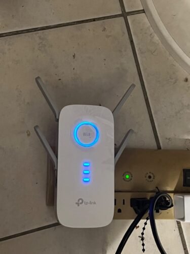 TP-Link WiFi Extender with Ethernet Port. Dual Band 5GHz/2.4GHz. Up to 44% More Bandwidth Than Single Band. Covers Up to 1200 Sq.ft and 30 Devices. Signal Booster Amplifier Supports OneMesh(RE220) photo review