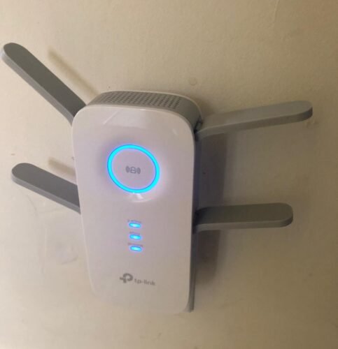 TP-Link WiFi Extender with Ethernet Port. Dual Band 5GHz/2.4GHz. Up to 44% More Bandwidth Than Single Band. Covers Up to 1200 Sq.ft and 30 Devices. Signal Booster Amplifier Supports OneMesh(RE220) photo review