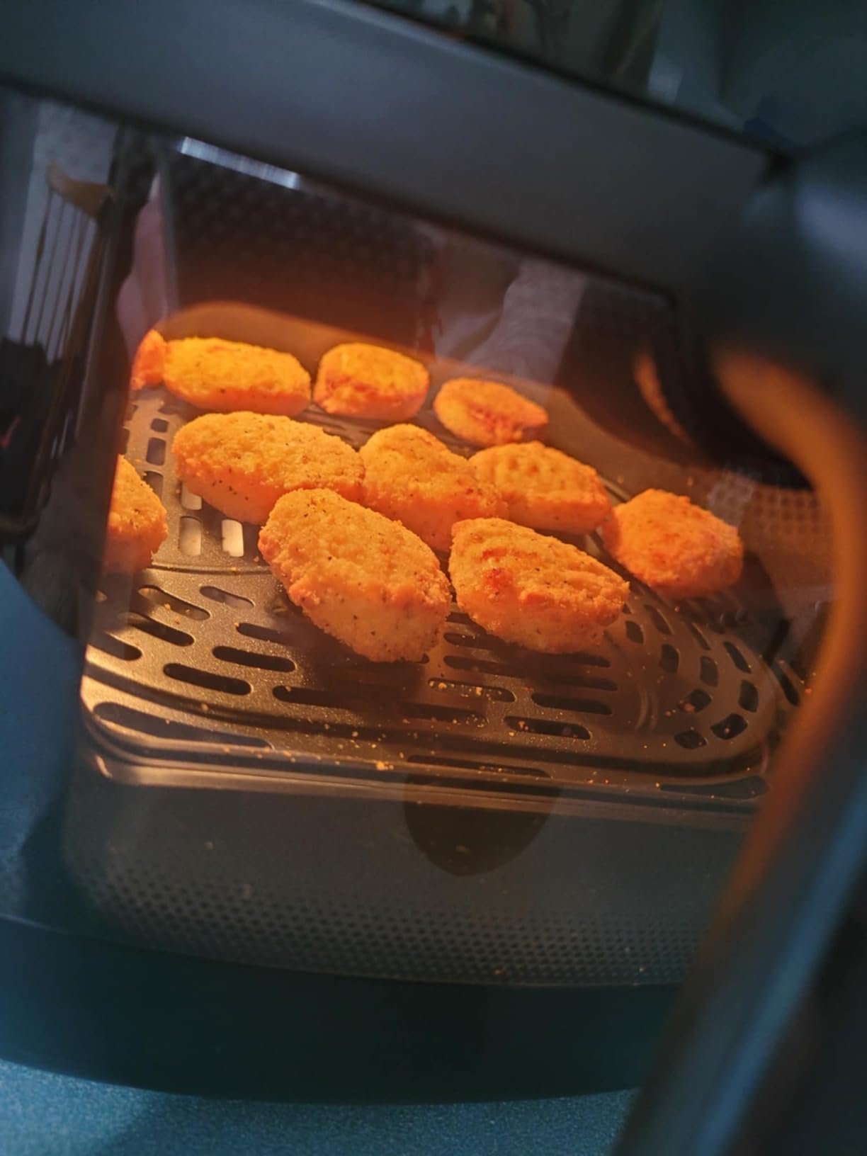 Philips 2000 Series Airfryer - RapidAir Technology. 13-in-1 Ways to Cook. 4.4QT Capacity. Healthier Meals Up to 90% Less Fat. Easy to Clean. Dishwasher Safe. Touchscreen Control. HomeID App (NA221/00) photo review