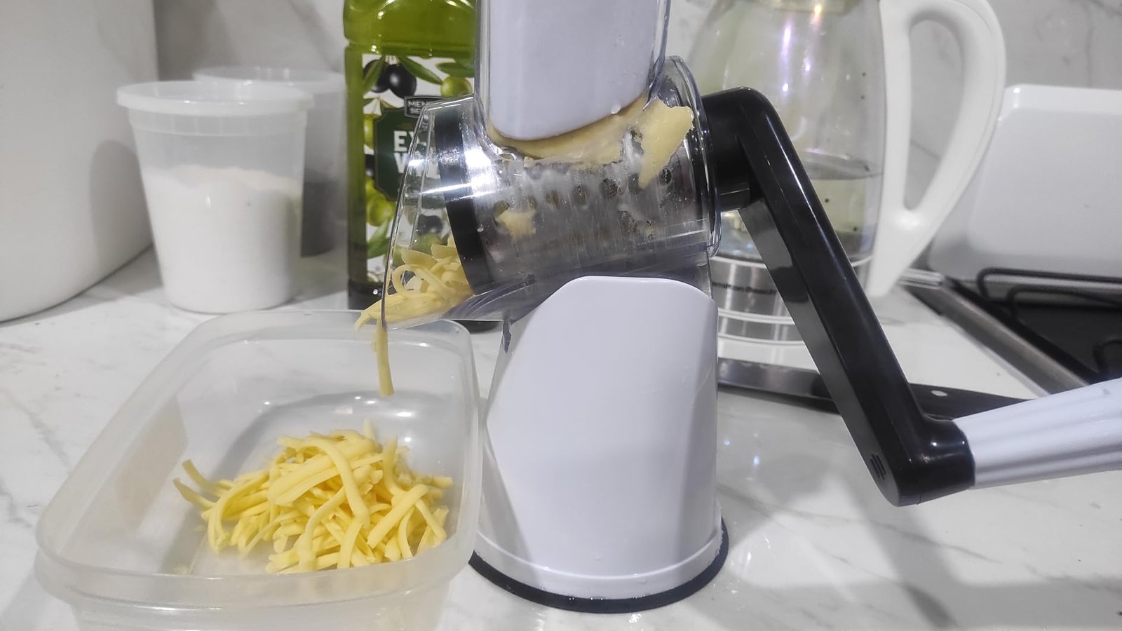Cheese Grater Rotary. Rotary Grater for Kitchen. Kitchen Grater Vegetable Slicer with 3 Drum Blades. Fast Cutting Cheese Shredder for Vegetables and Nuts photo review