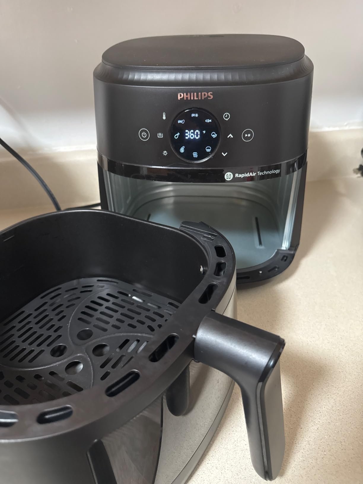 Philips 2000 Series Airfryer - RapidAir Technology. 13-in-1 Ways to Cook. 4.4QT Capacity. Healthier Meals Up to 90% Less Fat. Easy to Clean. Dishwasher Safe. Touchscreen Control. HomeID App (NA221/00) photo review