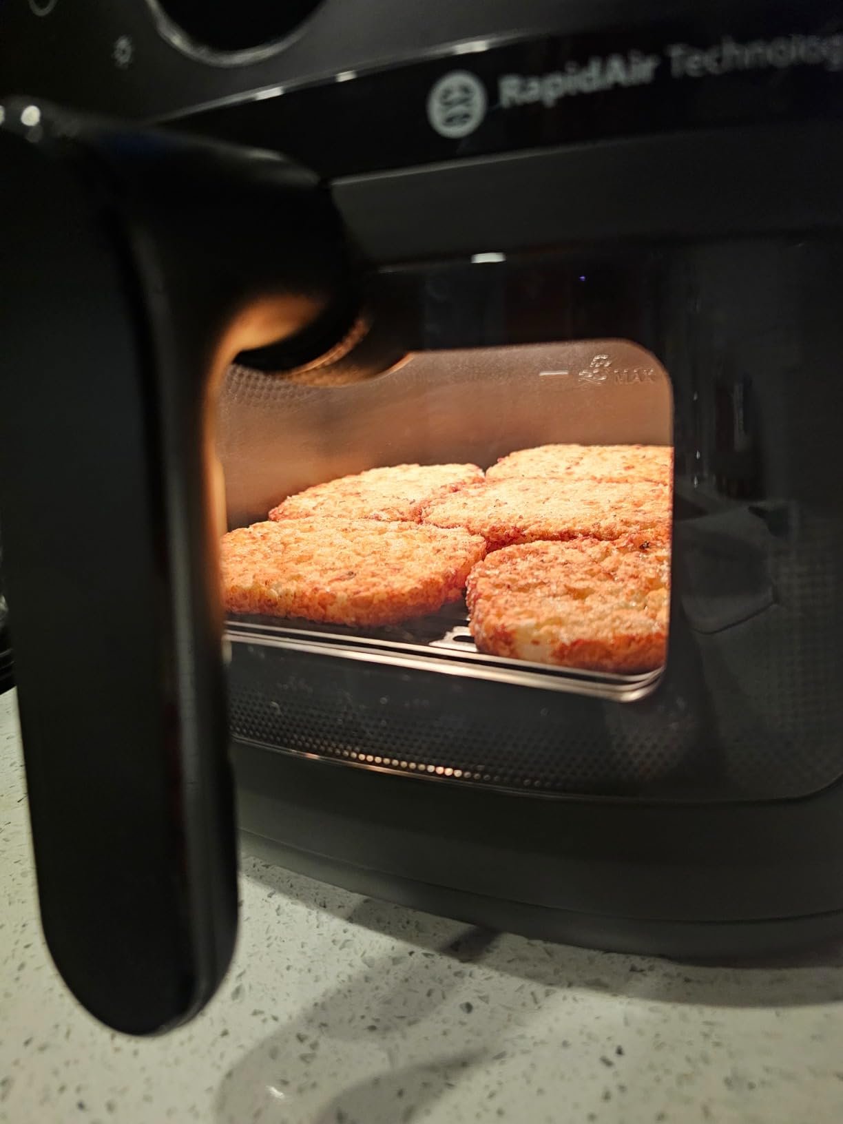 Philips 2000 Series Airfryer - RapidAir Technology. 13-in-1 Ways to Cook. 4.4QT Capacity. Healthier Meals Up to 90% Less Fat. Easy to Clean. Dishwasher Safe. Touchscreen Control. HomeID App (NA221/00) photo review