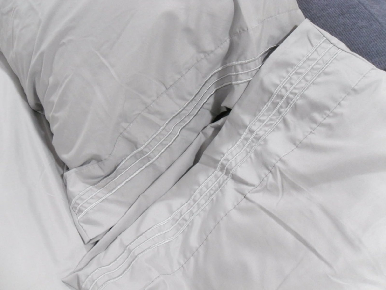 Queen Size 4 Piece Sheet Set - Comfy Breathable & Cooling Bed Sheets Set - Hotel Luxury Bedding for Women. Men. Kids. Teens. Boys & Girls - Deep Pockets. Soft and Wrinkle Free - Oeko-Tex - Dark Grey photo review