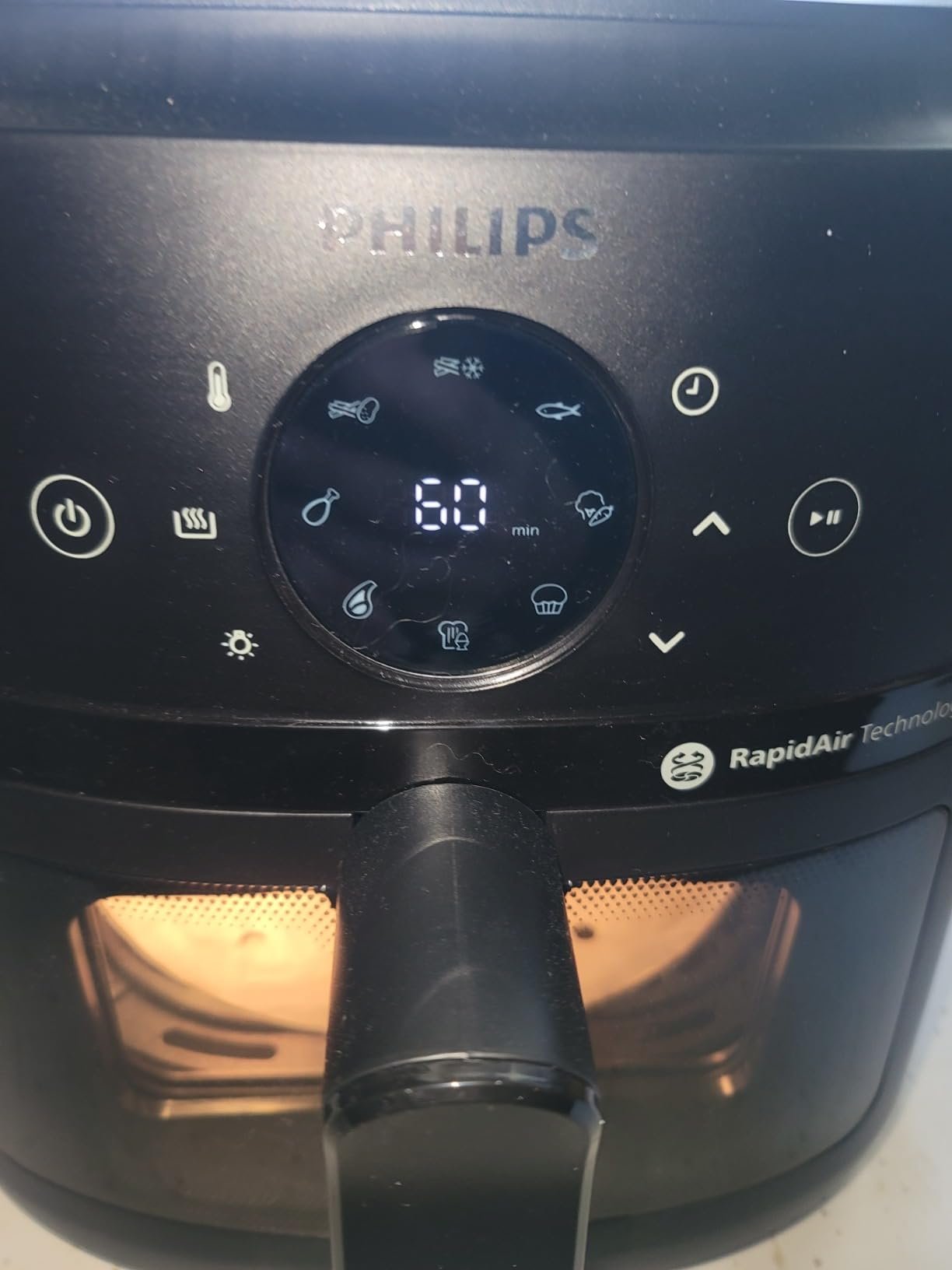 Philips 2000 Series Airfryer - RapidAir Technology. 13-in-1 Ways to Cook. 4.4QT Capacity. Healthier Meals Up to 90% Less Fat. Easy to Clean. Dishwasher Safe. Touchscreen Control. HomeID App (NA221/00) photo review