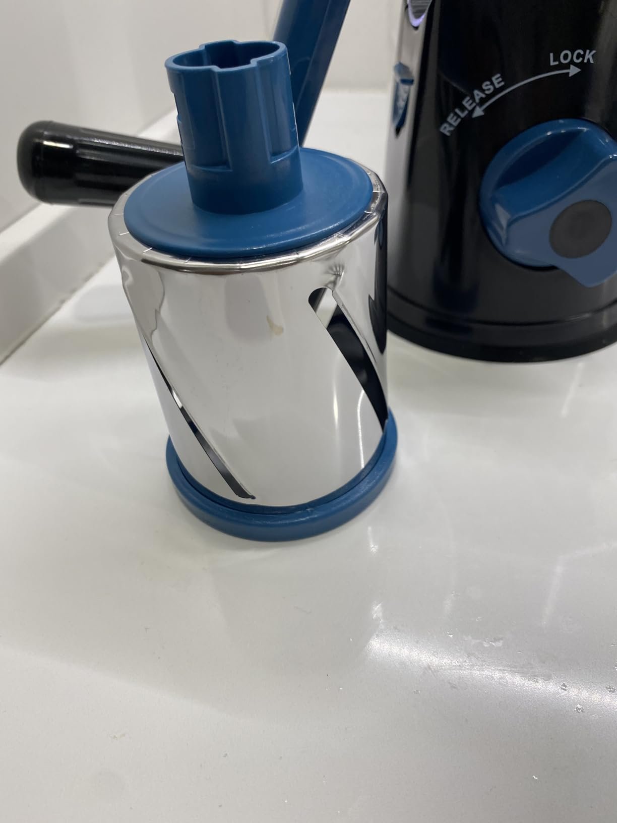 Cheese Grater Rotary. Rotary Grater for Kitchen. Kitchen Grater Vegetable Slicer with 3 Drum Blades. Fast Cutting Cheese Shredder for Vegetables and Nuts photo review