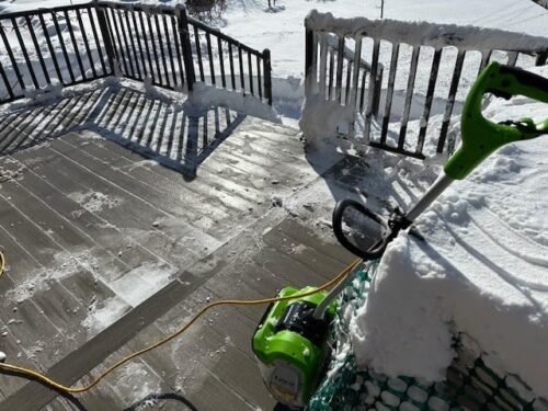 Greenworks 8 Amp 12-Inch Electric Corded Snow Shovel. 20ft Throwing Distance. 12 Wide & 6 Deep Clearing. 300Lbs/Min Snow Thrower Blower Removal Tool for Patio/Driveway/Steps/Sidewalk/Winter Storm photo review