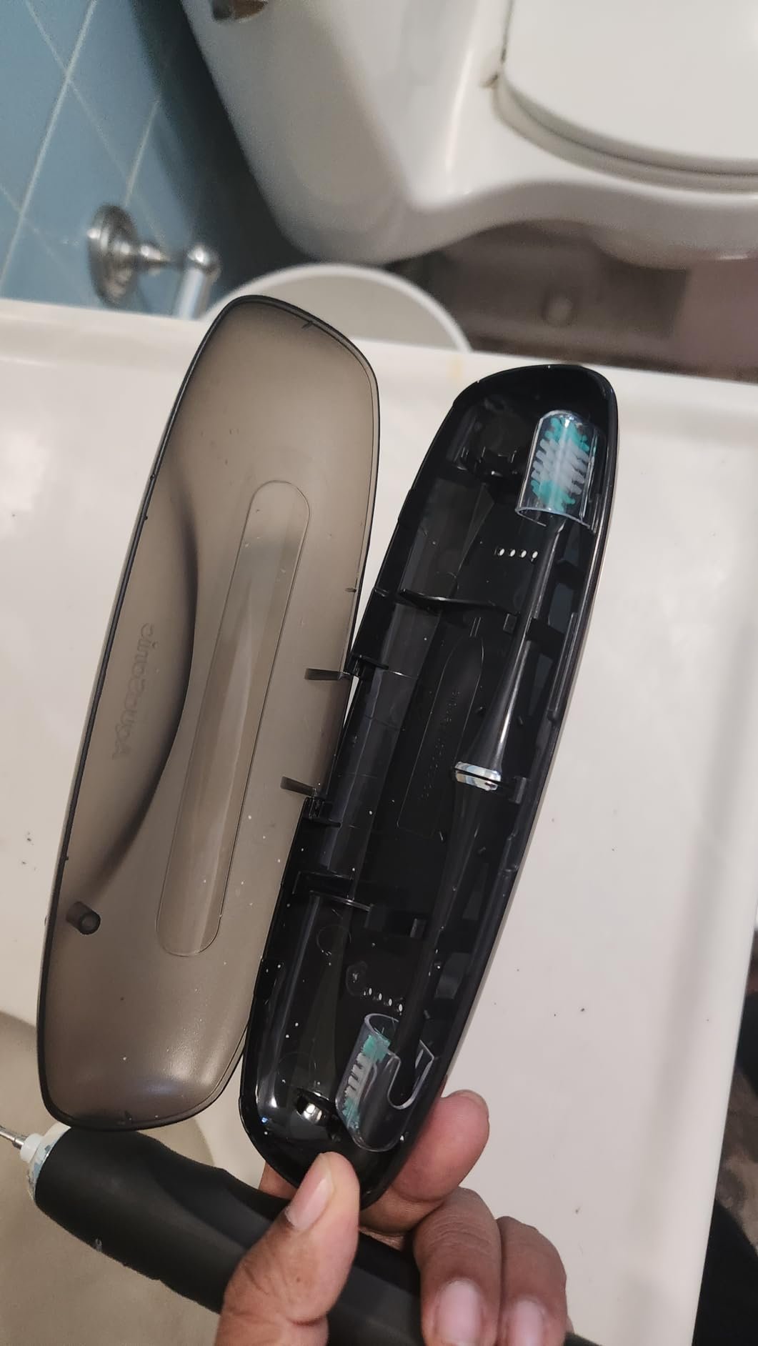 Aquasonic Black Series Ultra Whitening Toothbrush – ADA Accepted Electric Toothbrush- 8 Brush Heads & Travel Case – 40.000 VPM Electric Motor & Wireless Charging - 4 Modes w Smart Timer photo review