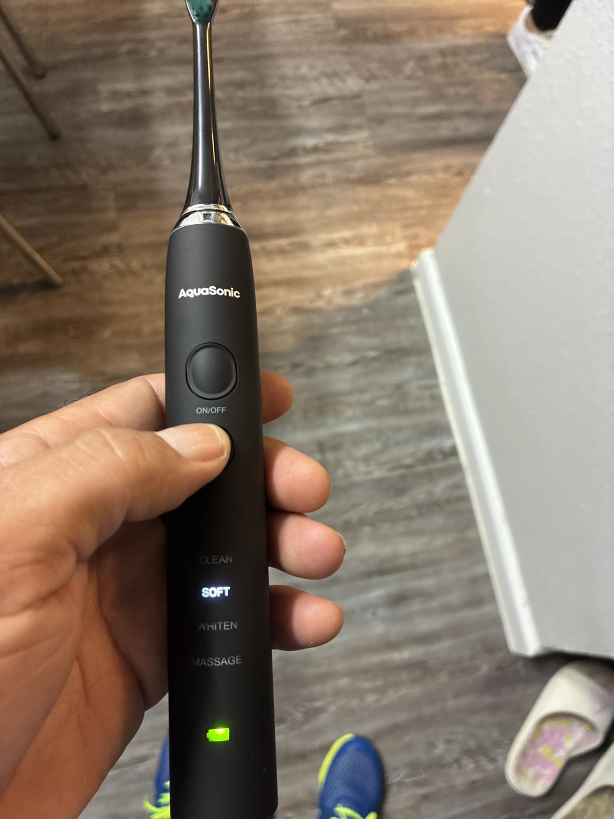 Aquasonic Black Series Ultra Whitening Toothbrush – ADA Accepted Electric Toothbrush- 8 Brush Heads & Travel Case – 40.000 VPM Electric Motor & Wireless Charging - 4 Modes w Smart Timer photo review