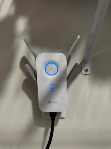 TP-Link WiFi Extender with Ethernet Port. Dual Band 5GHz/2.4GHz. Up to 44% More Bandwidth Than Single Band. Covers Up to 1200 Sq.ft and 30 Devices. Signal Booster Amplifier Supports OneMesh(RE220) photo review