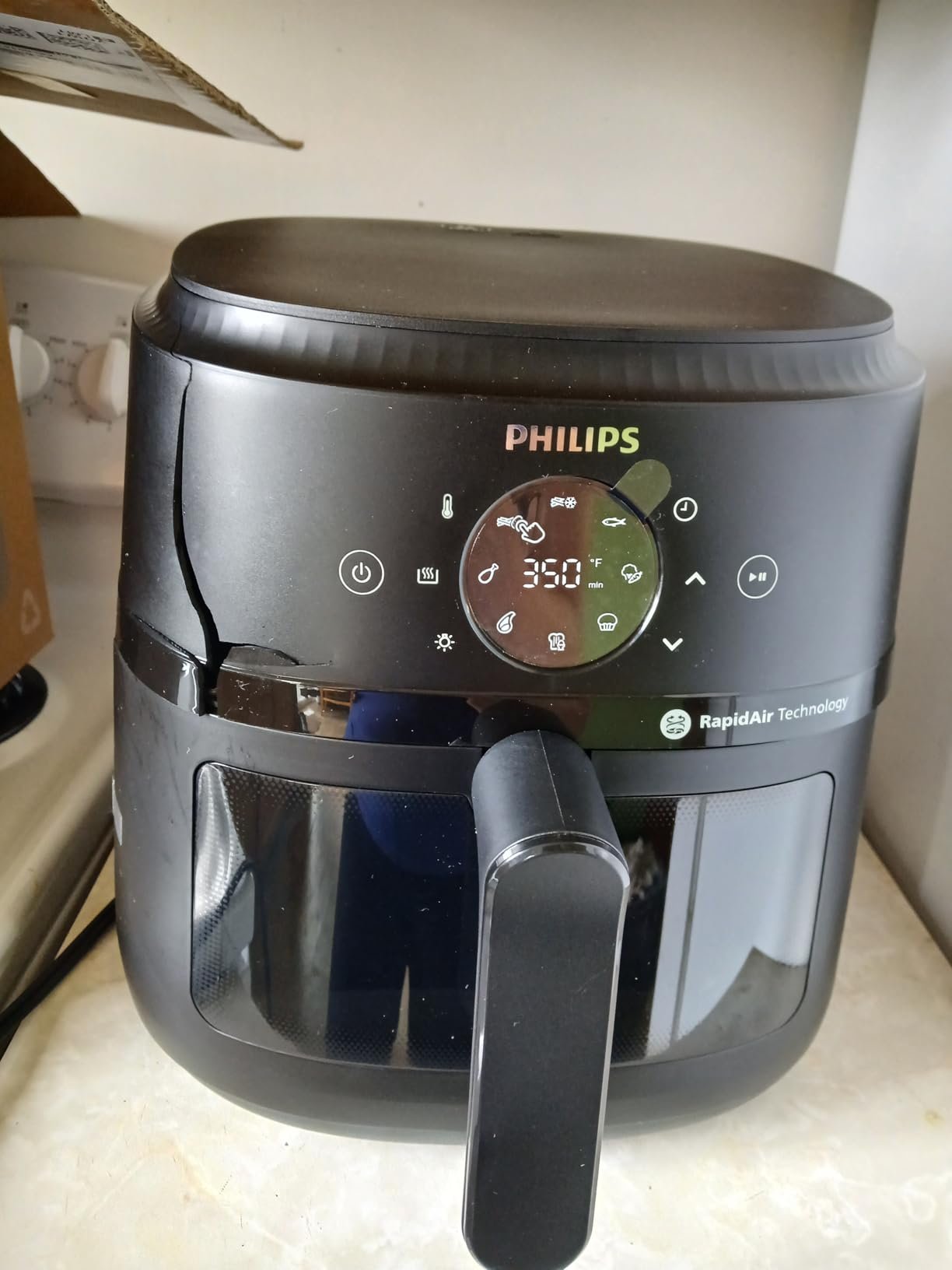 Philips 2000 Series Airfryer - RapidAir Technology. 13-in-1 Ways to Cook. 4.4QT Capacity. Healthier Meals Up to 90% Less Fat. Easy to Clean. Dishwasher Safe. Touchscreen Control. HomeID App (NA221/00) photo review