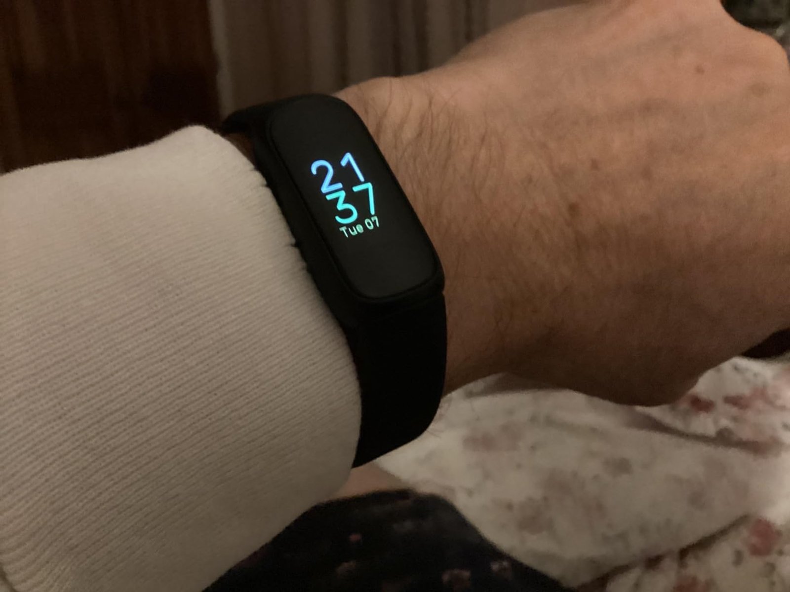 Fitbit Inspire 3 Health &-Fitness-Tracker with Stress Management. Workout Intensity. Sleep Tracking. 24/7 Heart Rate and more. Midnight Zen/Black One Size (S & L Bands Included) photo review