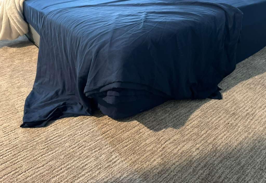 Queen Size 4 Piece Sheet Set - Comfy Breathable & Cooling Bed Sheets Set - Hotel Luxury Bedding for Women. Men. Kids. Teens. Boys & Girls - Deep Pockets. Soft and Wrinkle Free - Oeko-Tex - Dark Grey photo review