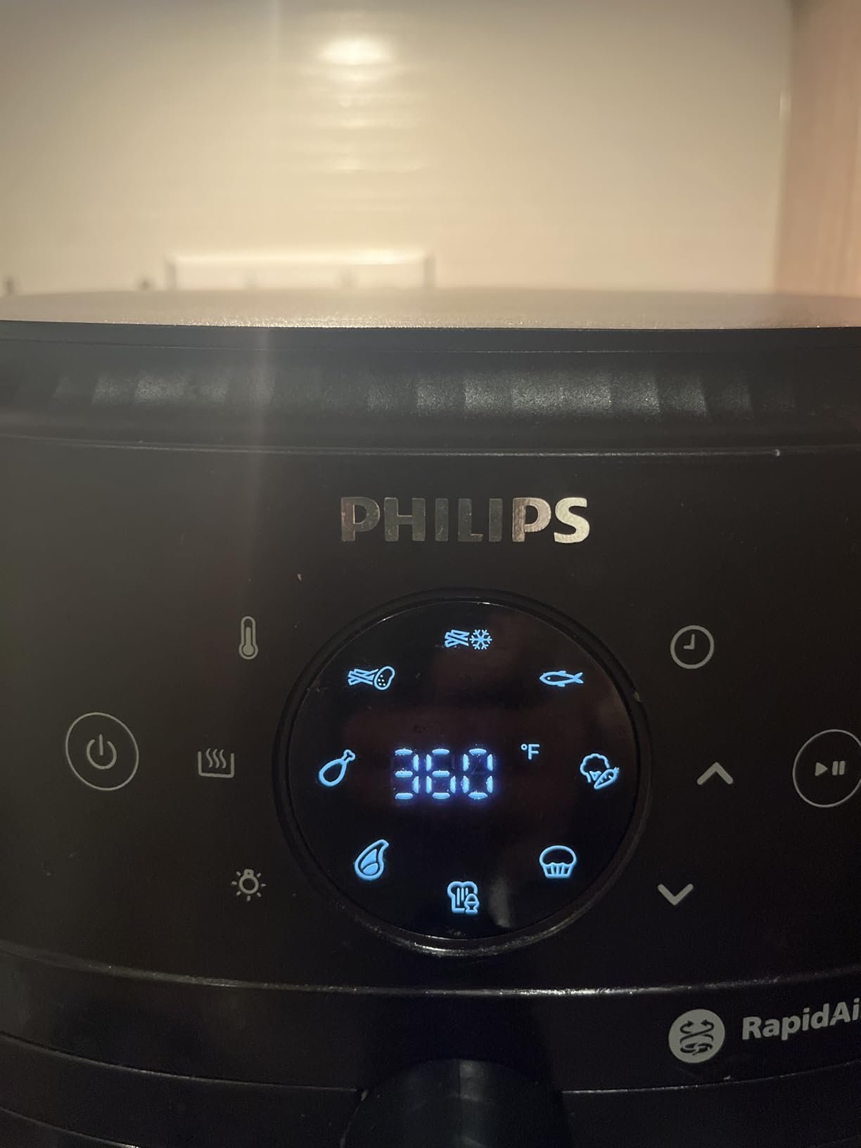 Philips 2000 Series Airfryer - RapidAir Technology. 13-in-1 Ways to Cook. 4.4QT Capacity. Healthier Meals Up to 90% Less Fat. Easy to Clean. Dishwasher Safe. Touchscreen Control. HomeID App (NA221/00) photo review