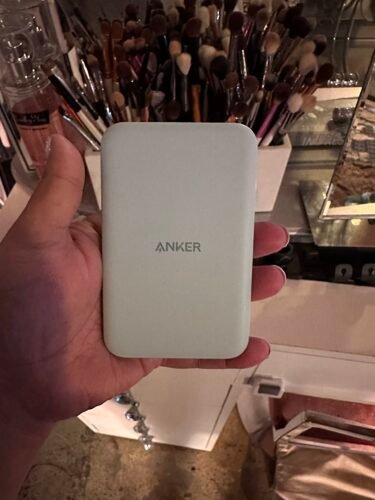 Anker 621 Magnetic Portable Charger (MagGo). 5.000mAh Wireless Power Bank with USB-C Cable. Magsafe-Compatible Battery Pack for iPhone 16/15/14/13/12 Series photo review