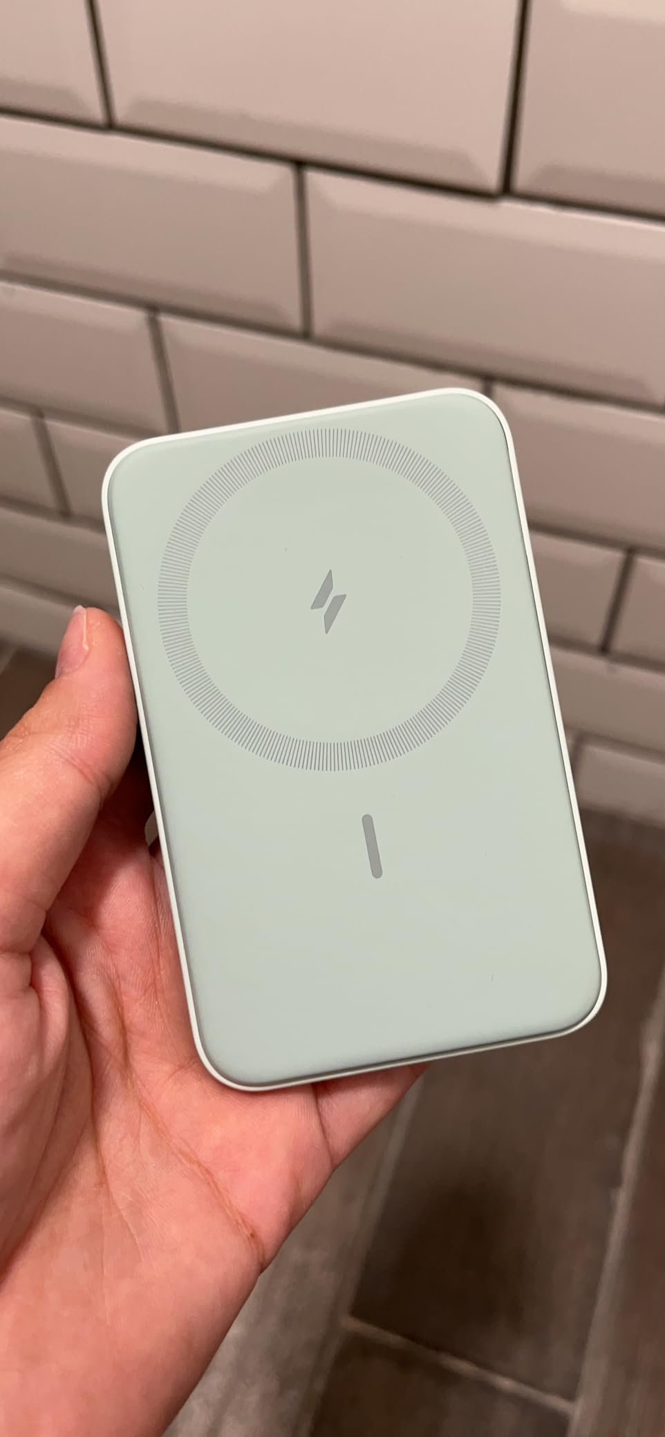 Anker 621 Magnetic Portable Charger (MagGo). 5.000mAh Wireless Power Bank with USB-C Cable. Magsafe-Compatible Battery Pack for iPhone 16/15/14/13/12 Series photo review