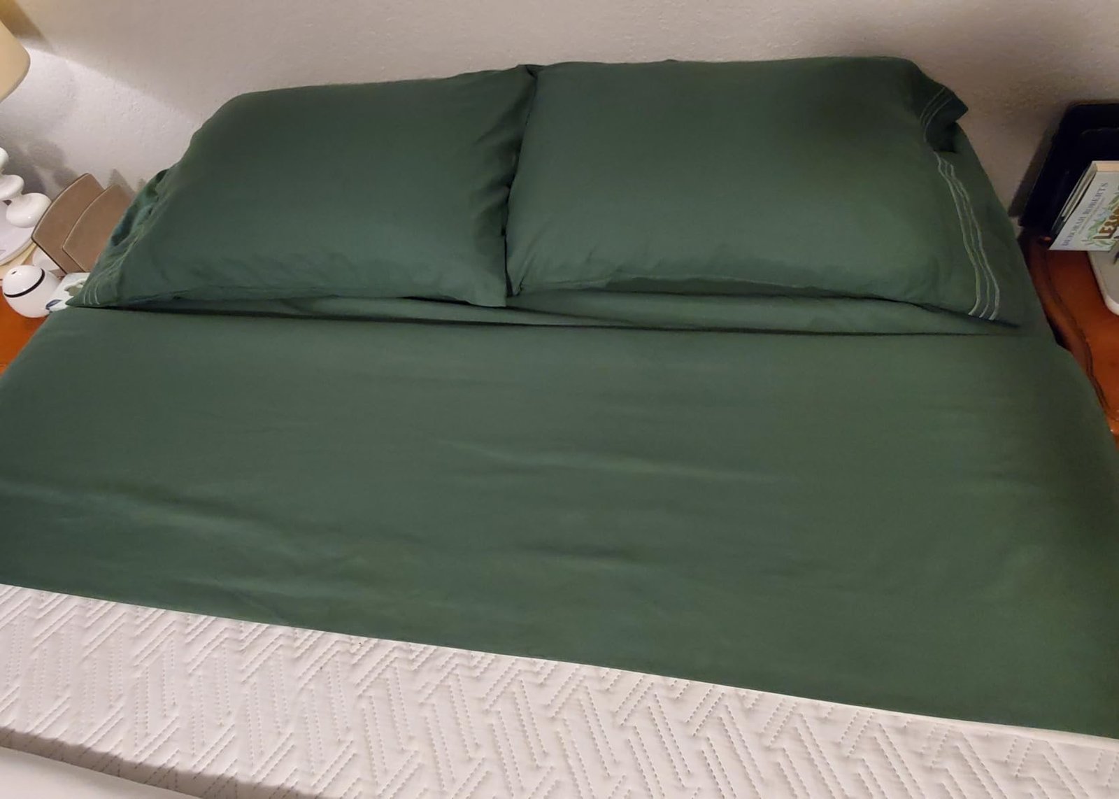 Queen Size 4 Piece Sheet Set - Comfy Breathable & Cooling Bed Sheets Set - Hotel Luxury Bedding for Women. Men. Kids. Teens. Boys & Girls - Deep Pockets. Soft and Wrinkle Free - Oeko-Tex - Dark Grey photo review