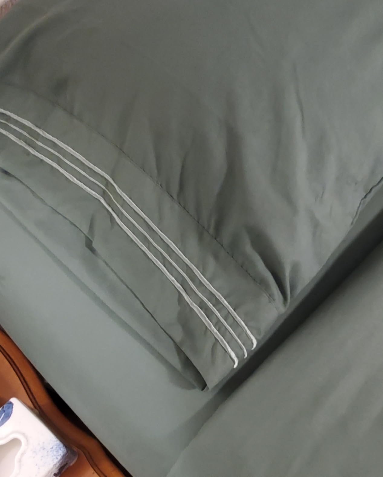 Queen Size 4 Piece Sheet Set - Comfy Breathable & Cooling Bed Sheets Set - Hotel Luxury Bedding for Women. Men. Kids. Teens. Boys & Girls - Deep Pockets. Soft and Wrinkle Free - Oeko-Tex - Dark Grey photo review