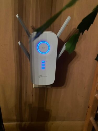 TP-Link WiFi Extender with Ethernet Port. Dual Band 5GHz/2.4GHz. Up to 44% More Bandwidth Than Single Band. Covers Up to 1200 Sq.ft and 30 Devices. Signal Booster Amplifier Supports OneMesh(RE220) photo review