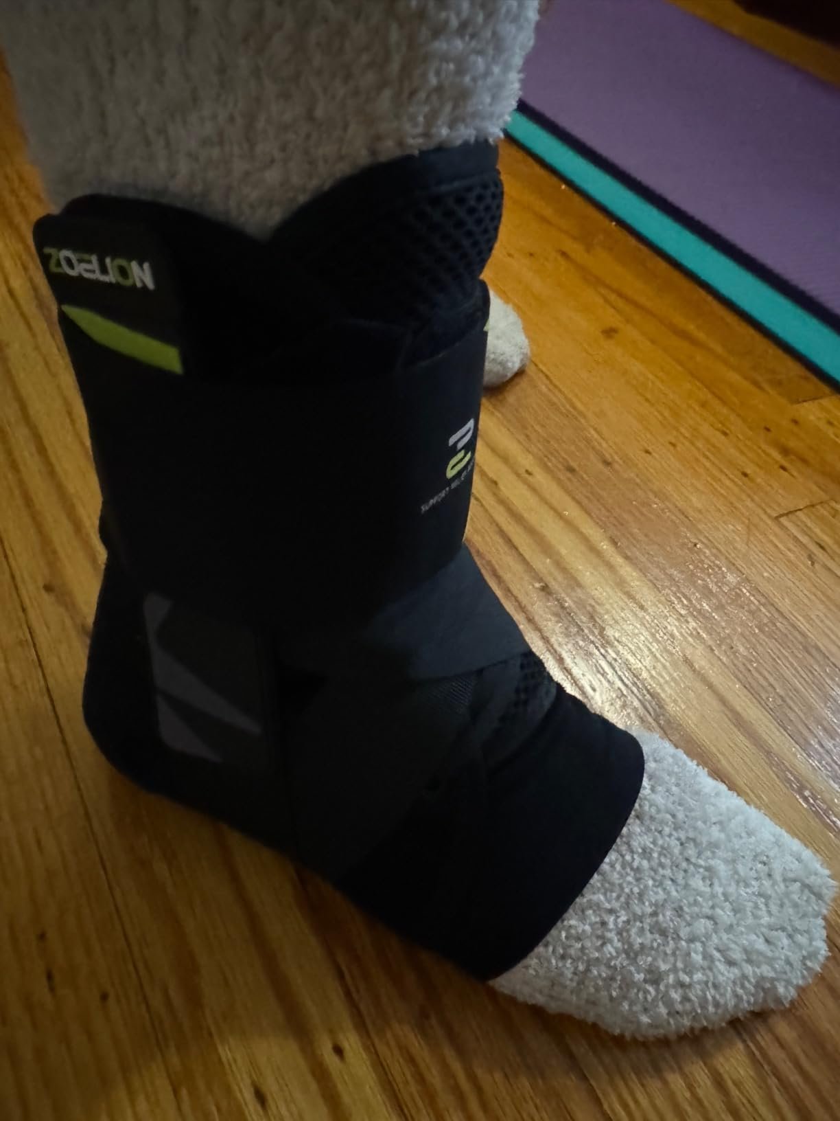 Quick Lace Up Ankle Brace with Side Stabilizing Pads. Slim Fit Ankle Support Brace. Adjustable & Breathable Ankle Support for Men Women. Ankle Stabilizer for Sprain.Injury Recovery.Sports.XL photo review