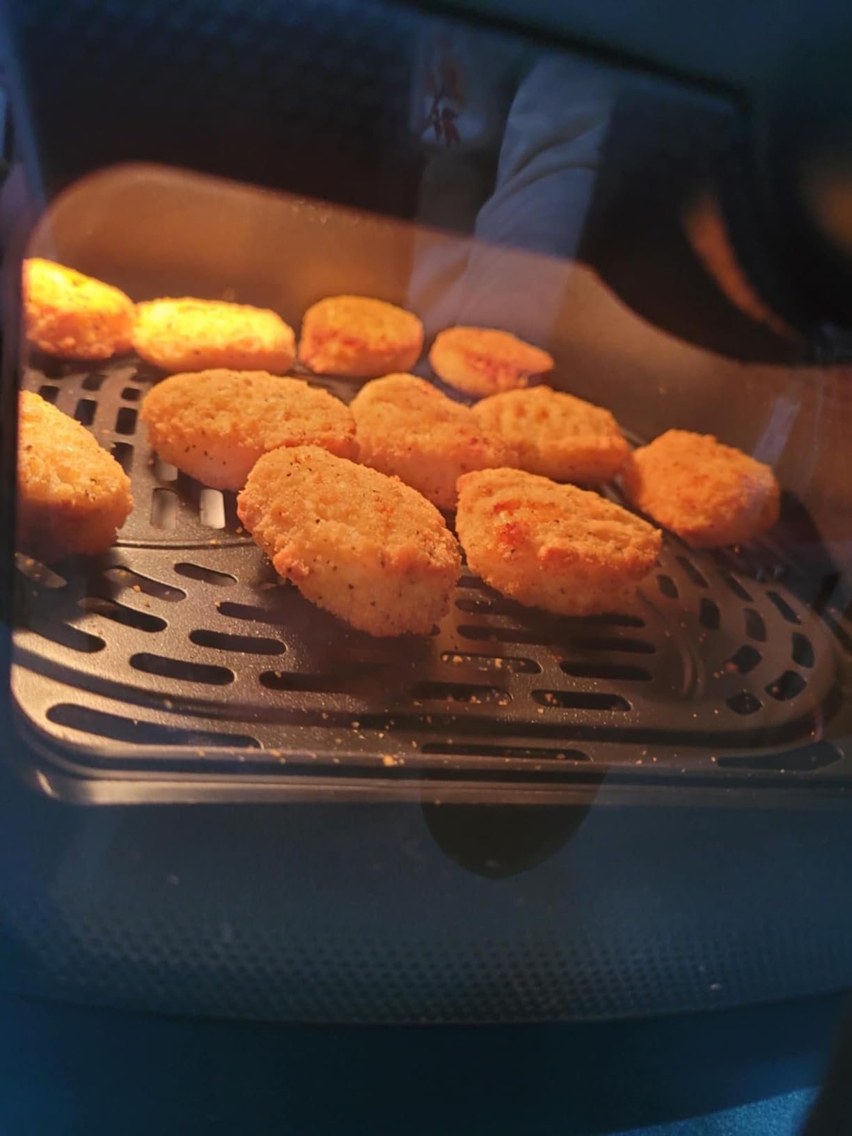 Philips 2000 Series Airfryer - RapidAir Technology. 13-in-1 Ways to Cook. 4.4QT Capacity. Healthier Meals Up to 90% Less Fat. Easy to Clean. Dishwasher Safe. Touchscreen Control. HomeID App (NA221/00) photo review