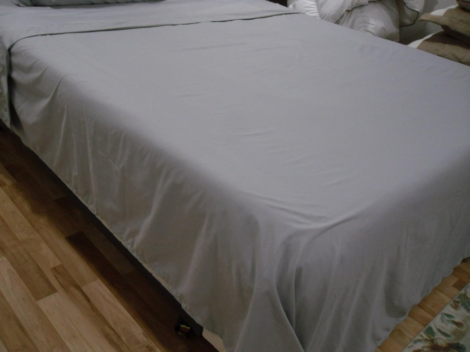 Queen Size 4 Piece Sheet Set - Comfy Breathable & Cooling Bed Sheets Set - Hotel Luxury Bedding for Women. Men. Kids. Teens. Boys & Girls - Deep Pockets. Soft and Wrinkle Free - Oeko-Tex - Dark Grey photo review