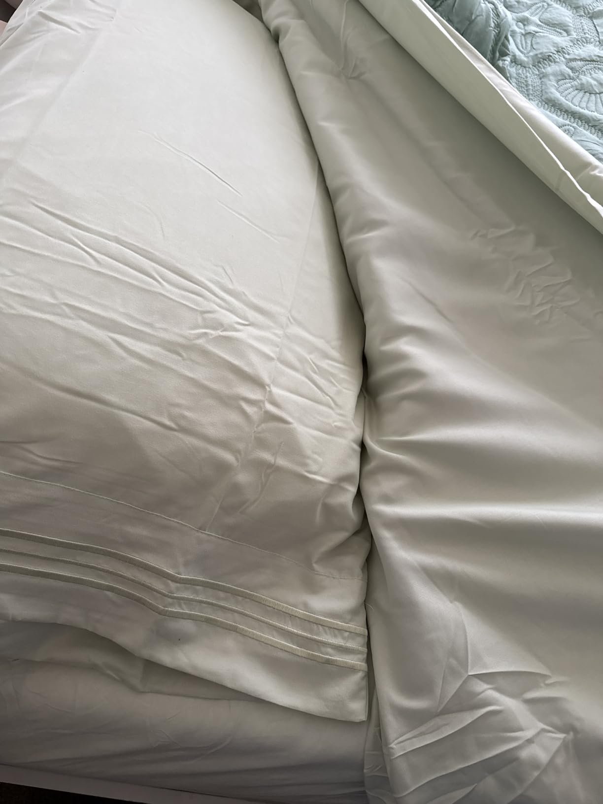 Queen Size 4 Piece Sheet Set - Comfy Breathable & Cooling Bed Sheets Set - Hotel Luxury Bedding for Women. Men. Kids. Teens. Boys & Girls - Deep Pockets. Soft and Wrinkle Free - Oeko-Tex - Dark Grey photo review