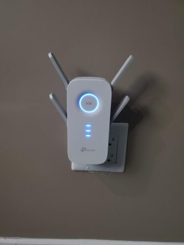 TP-Link WiFi Extender with Ethernet Port. Dual Band 5GHz/2.4GHz. Up to 44% More Bandwidth Than Single Band. Covers Up to 1200 Sq.ft and 30 Devices. Signal Booster Amplifier Supports OneMesh(RE220) photo review