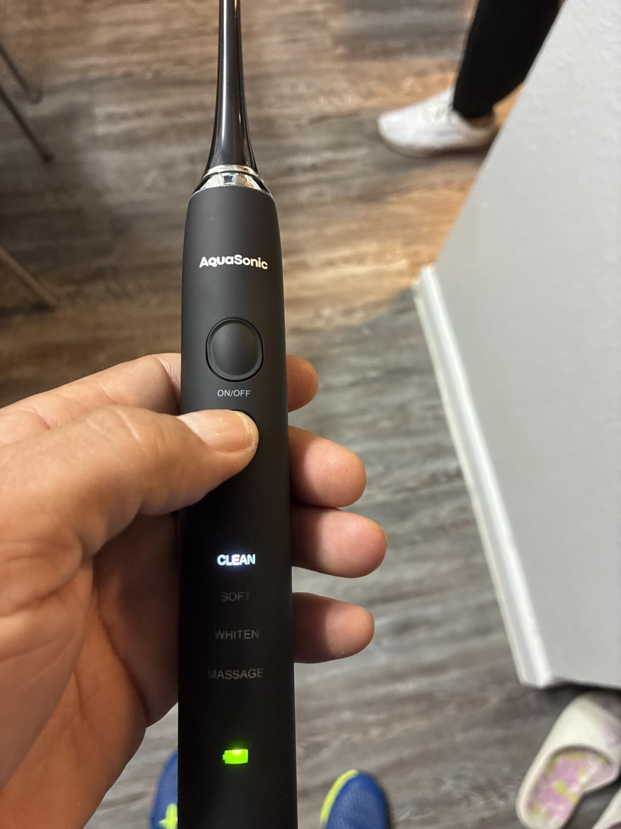 Aquasonic Black Series Ultra Whitening Toothbrush – ADA Accepted Electric Toothbrush- 8 Brush Heads & Travel Case – 40.000 VPM Electric Motor & Wireless Charging - 4 Modes w Smart Timer photo review