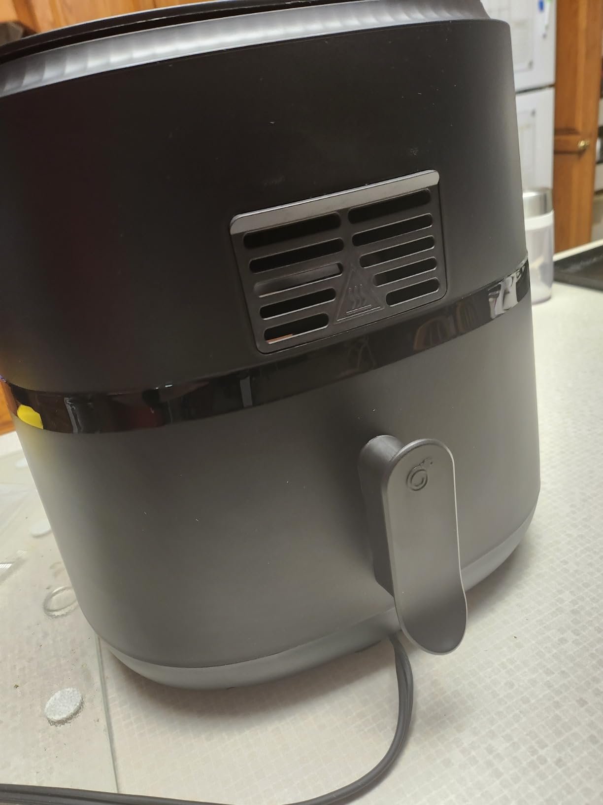 Philips 2000 Series Airfryer - RapidAir Technology. 13-in-1 Ways to Cook. 4.4QT Capacity. Healthier Meals Up to 90% Less Fat. Easy to Clean. Dishwasher Safe. Touchscreen Control. HomeID App (NA221/00) photo review